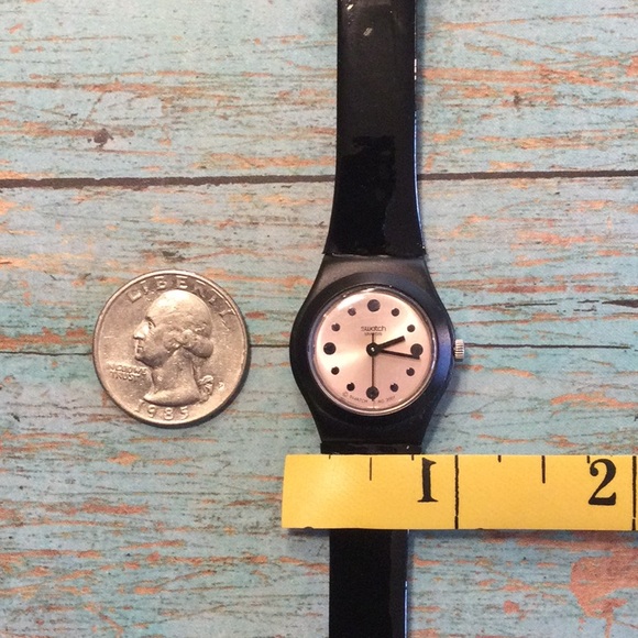 Patent leather Swatch Watch w/ bow on keeper - Picture 4 of 8